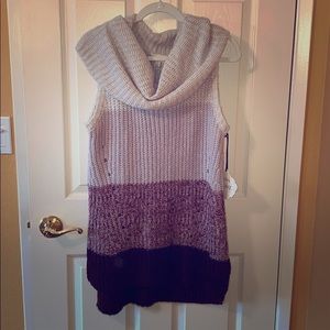 Knox Rose Target Brand. Cream and burgundy tunic.